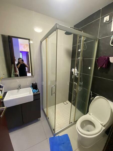 Condominium for Rent at Kings Bay @ Country Garden Danga Bay - Ember Lim - Bathroom - PropertyGuru.com.my