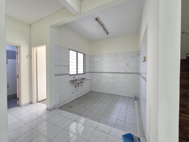 2-storey Terraced House for Sale in Kota Kemuning (Shah Alam) - SC Tan - Kitchen - PropertyGuru.com.my