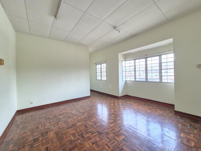 2-storey Terraced House for Sale in Kota Kemuning (Shah Alam) - SC Tan - Living Room - PropertyGuru.com.my