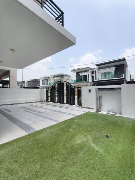 Cluster House for Sale in Austin Heights (Tebrau) - Yik Tat - Exterior - PropertyGuru.com.my