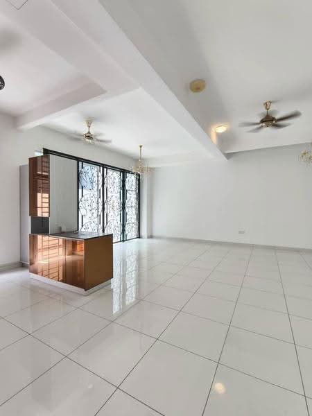 Cluster House for Sale in Austin Heights (Tebrau) - Yik Tat - Living Room - PropertyGuru.com.my