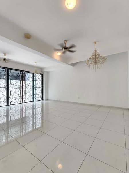 Cluster House for Sale in Austin Heights (Tebrau) - Yik Tat - Living Room - PropertyGuru.com.my