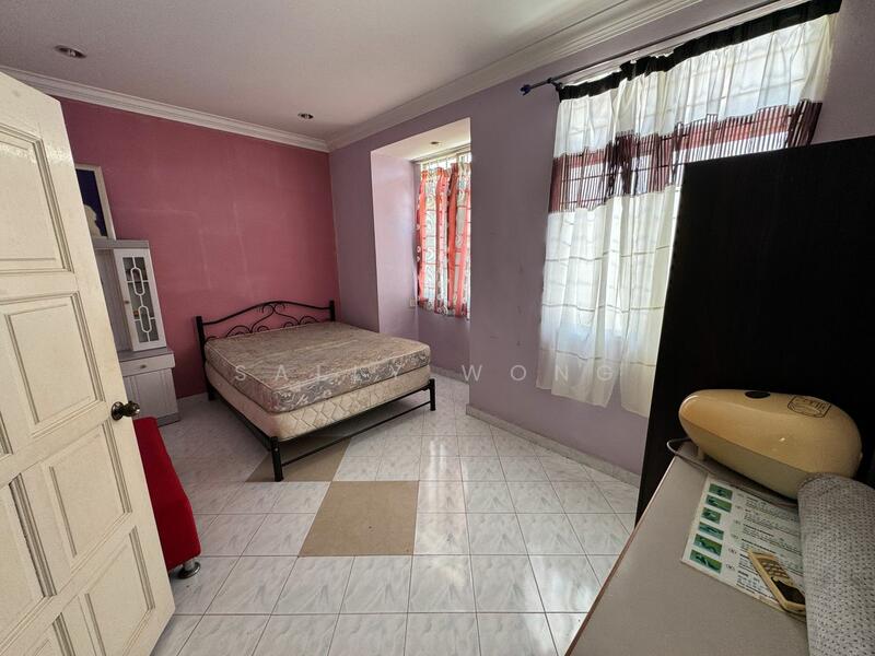 2-storey Terraced House for Sale in Lestari Putra (Seri Kembangan) - Sally Wong - Bedroom - PropertyGuru.com.my