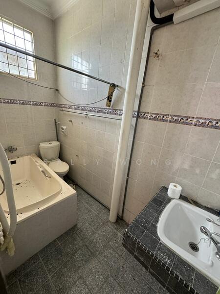 2-storey Terraced House for Sale in Lestari Putra (Seri Kembangan) - Sally Wong - Bathroom - PropertyGuru.com.my