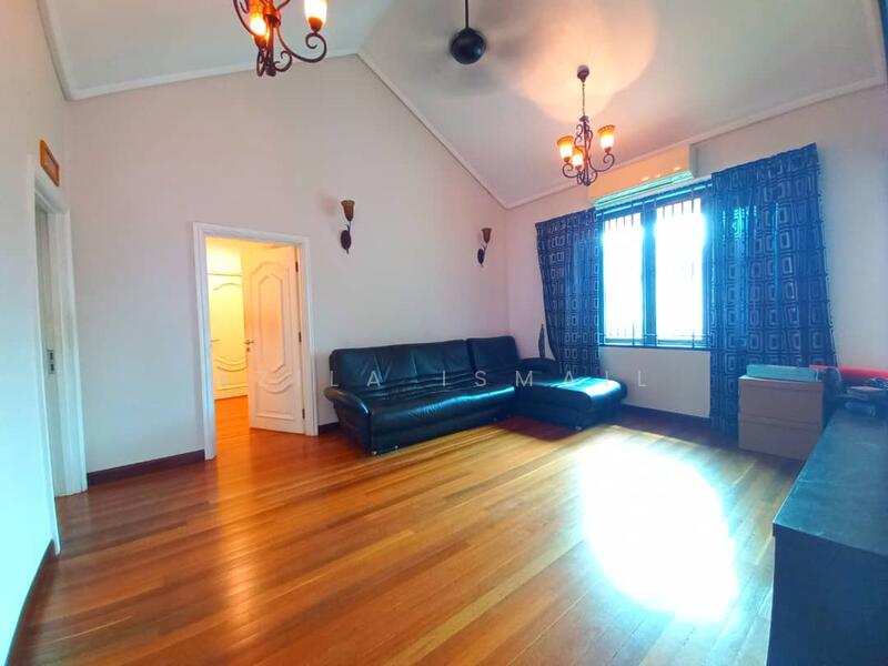 1st Floor Living Room