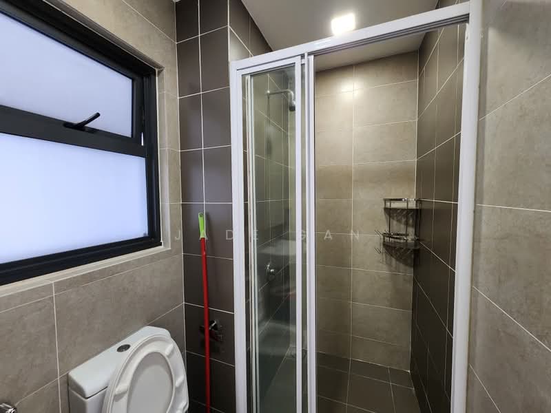Kondominium untuk Disewa di Lakeville Residence - Jade Gan - Bathroom - PropertyGuru.com.my