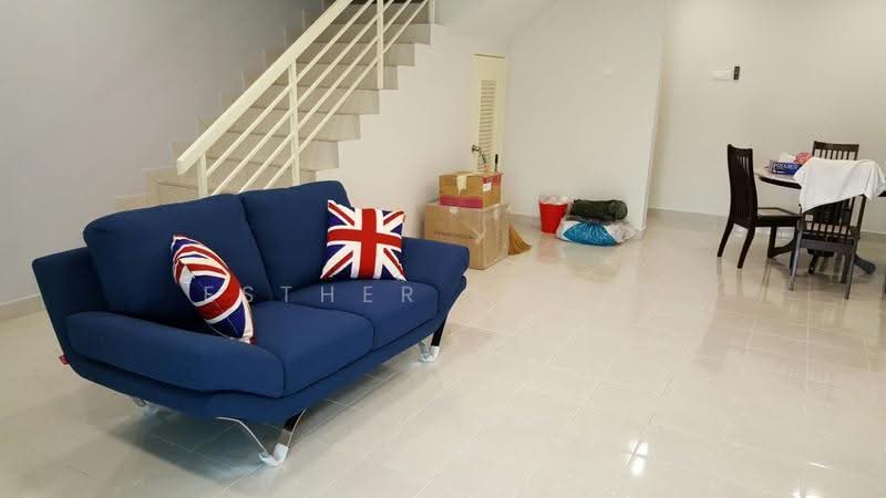 2-storey Terraced House for Sale in Kota Kemuning (Shah Alam) - Esther Leong - Living Room - PropertyGuru.com.my