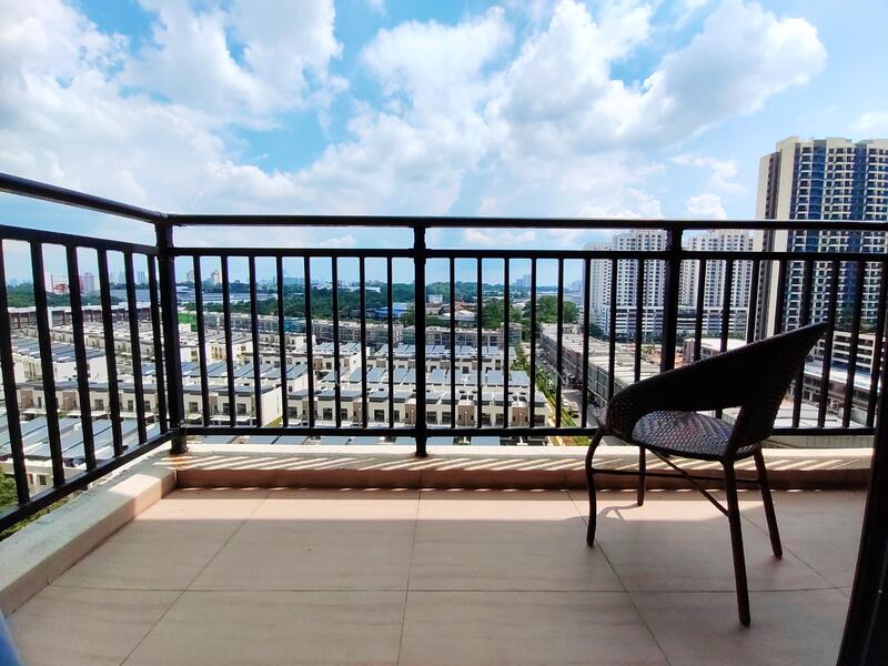 Kediaman Servis untuk Disewa di Country Garden Central Park - Hui Lian - Balcony - PropertyGuru.com.my