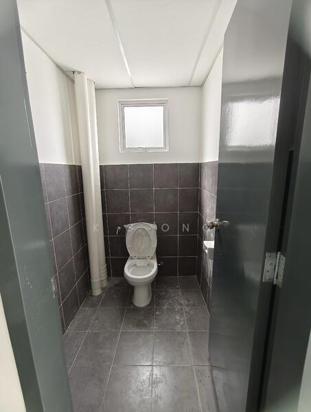 Kedai / Pejabat untuk Disewa di Bandar Indahpura (Kulai) - K S Ong - Bathroom - PropertyGuru.com.my