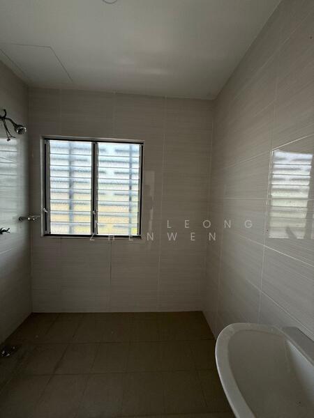 3-storey Terraced House for Sale in Semenyih (Selangor) - Dante Leong Zhenwen - Bathroom - PropertyGuru.com.my