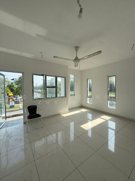 3-storey Terraced House for Sale in Semenyih (Selangor) - Dante Leong Zhenwen - Living Room - PropertyGuru.com.my