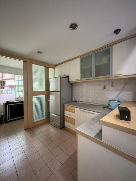 1.5-storey Terraced House for Rent in Taman Perling (Perling) - Joan Tong - Kitchen - PropertyGuru.com.my