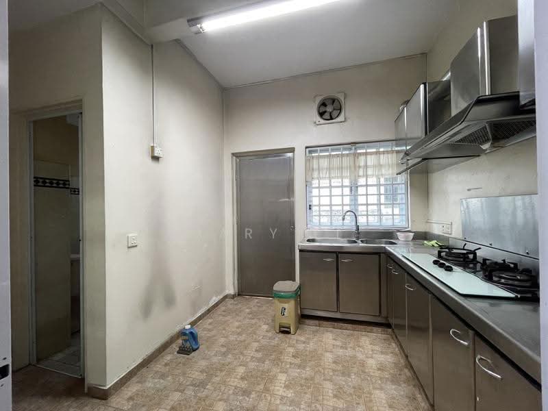 Terraced House for Sale in BANDAR PUCHONG JAYA (Puchong) - Mary Li - Kitchen - PropertyGuru.com.my
