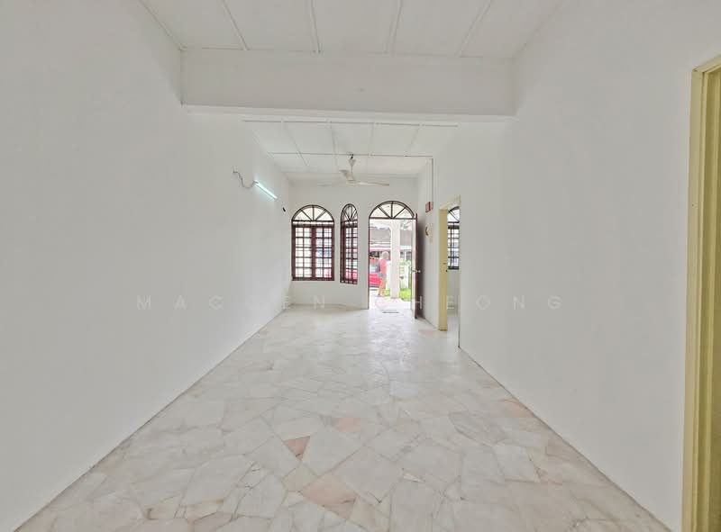 1-storey Terraced House for Sale in Seksyen 28, Taman Alam Megah (Shah Alam) - Maccen Cheong - Living Room - PropertyGuru.com.my