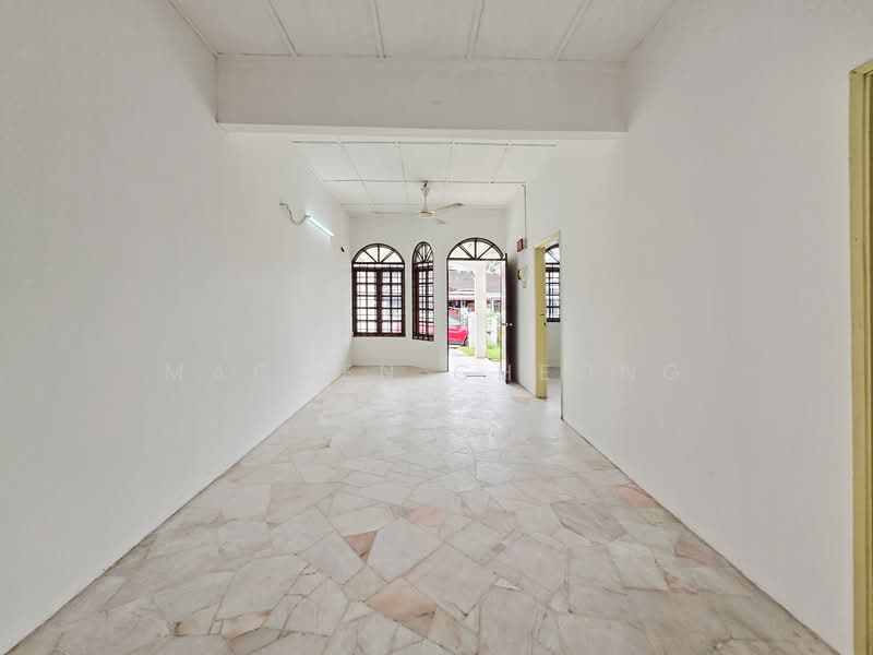 1-storey Terraced House for Sale in Seksyen 28, Taman Alam Megah (Shah Alam) - Maccen Cheong - Living Room - PropertyGuru.com.my