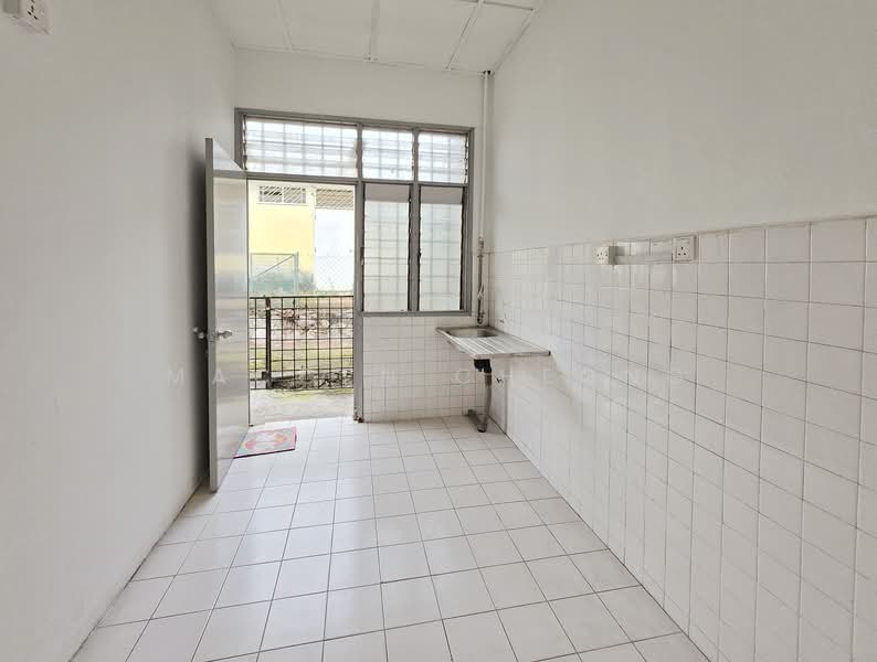 1-storey Terraced House for Sale in Seksyen 28, Taman Alam Megah (Shah Alam) - Maccen Cheong - Kitchen - PropertyGuru.com.my