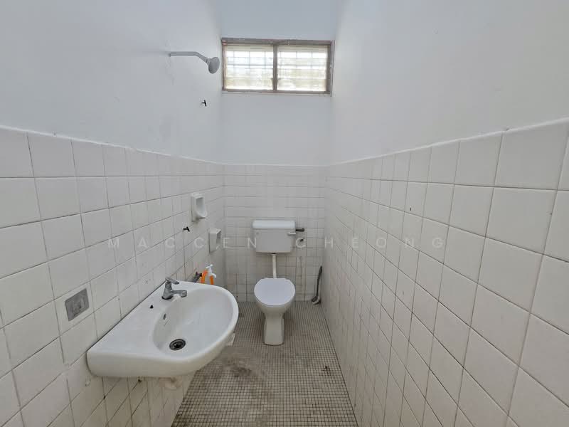1-storey Terraced House for Sale in Seksyen 28, Taman Alam Megah (Shah Alam) - Maccen Cheong - Bathroom - PropertyGuru.com.my