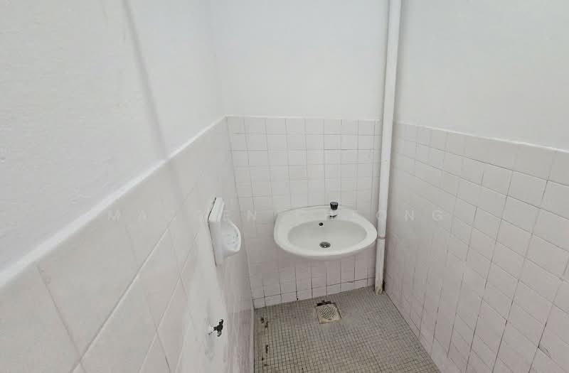 1-storey Terraced House for Sale in Seksyen 28, Taman Alam Megah (Shah Alam) - Maccen Cheong - Bathroom - PropertyGuru.com.my