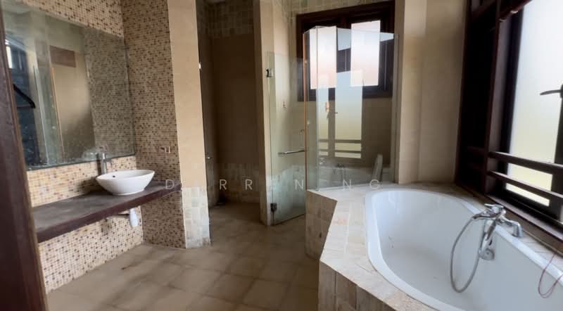 Rumah Banglo untuk Dijual di Seksyen U1 (Glenmarie) - Darren Ng - Bathroom - PropertyGuru.com.my