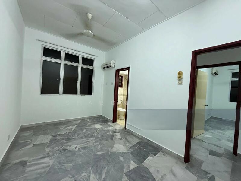 master room with attached bathroom