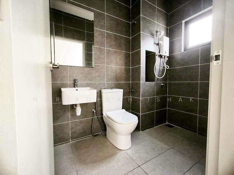 Semi-Detached House for Sale in Cyber 10 (Cyberjaya) - Nur Adibah Ishak - Bathroom - PropertyGuru.com.my