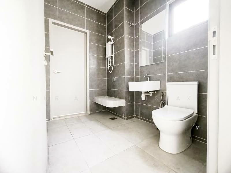 Rumah Berkembar untuk Dijual di Cyber 10 (Cyberjaya) - Nur Adibah Ishak - Bathroom - PropertyGuru.com.my
