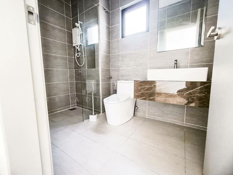 Rumah Berkembar untuk Dijual di Cyber 10 (Cyberjaya) - Nur Adibah Ishak - Bathroom - PropertyGuru.com.my
