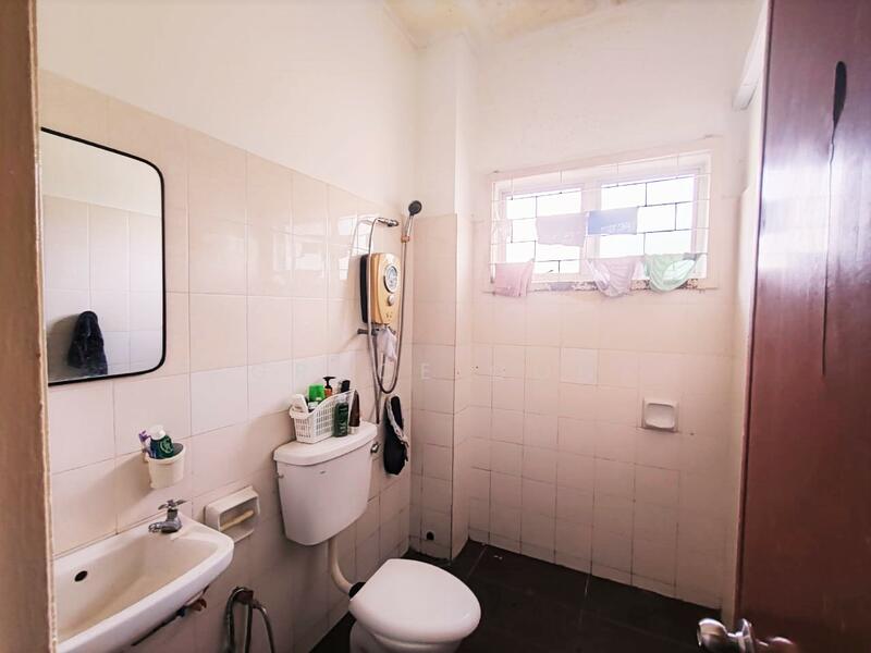 2-storey Terraced House for Sale in Taman Lestari Perdana (Seri Kembangan) - Grace Oon - Bathroom - PropertyGuru.com.my