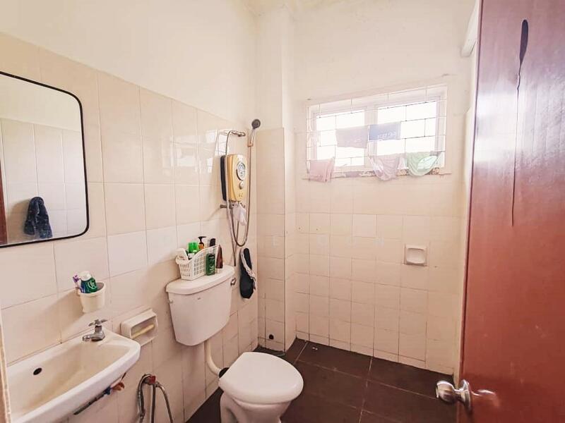 2-storey Terraced House for Sale in Taman Lestari Perdana (Seri Kembangan) - Grace Oon - Bathroom - PropertyGuru.com.my