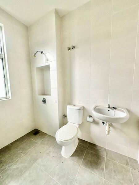 2-storey Terraced House for Sale in Bandar Saujana Putra (Tanjong Duabelas) - Ezra Ezzry - Bathroom - PropertyGuru.com.my