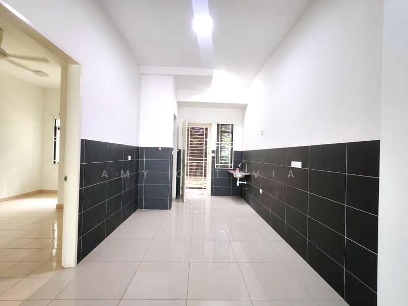 2-storey Terraced House for Sale in Cyberjaya (Selangor) - Amy Oktavia - Kitchen - PropertyGuru.com.my