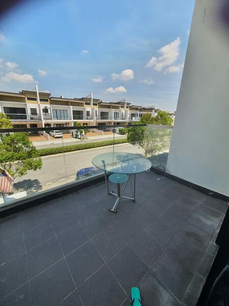 Rumah Teres 3 Tingkat untuk Dijual di Taman Anggun 3 (Rawang) - Izmaeljb . - Balcony - PropertyGuru.com.my