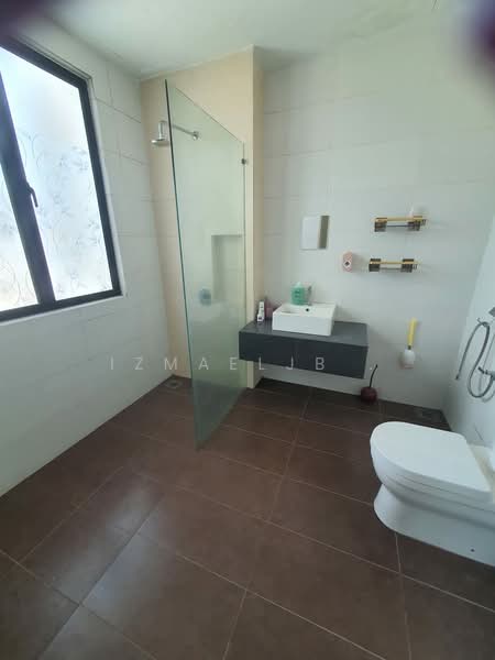 Rumah Teres 3 Tingkat untuk Dijual di Taman Anggun 3 (Rawang) - Izmaeljb . - Bathroom - PropertyGuru.com.my