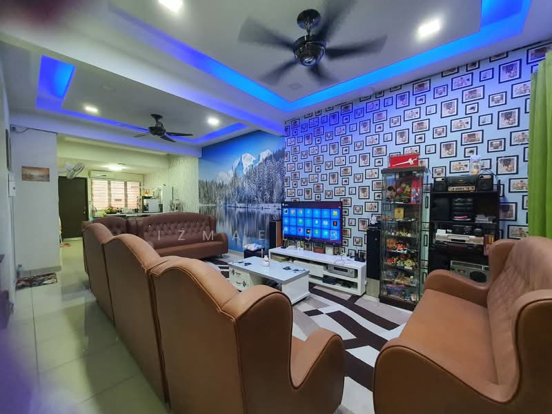 Rumah Teres 3 Tingkat untuk Dijual di Taman Anggun 3 (Rawang) - Izmaeljb . - Living Room - PropertyGuru.com.my