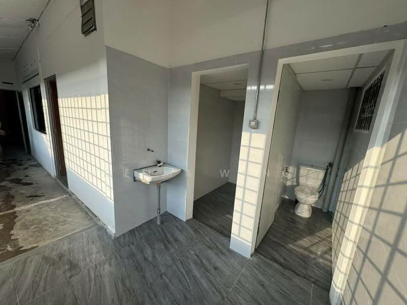 Shop for Sale in Taman Tasek (Johor Bahru) - Gemma Wong - Bathroom - PropertyGuru.com.my