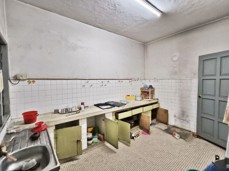 Rumah Teres 2 Tingkat untuk Dijual di Taman Connaught (Cheras) - Henry Chia - Kitchen - PropertyGuru.com.my
