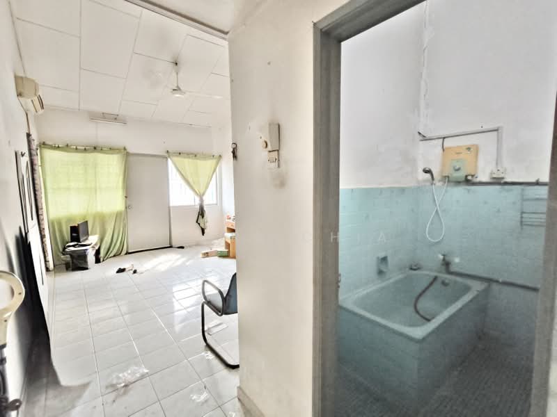 Rumah Teres 2 Tingkat untuk Dijual di Taman Connaught (Cheras) - Henry Chia - Living Room - PropertyGuru.com.my