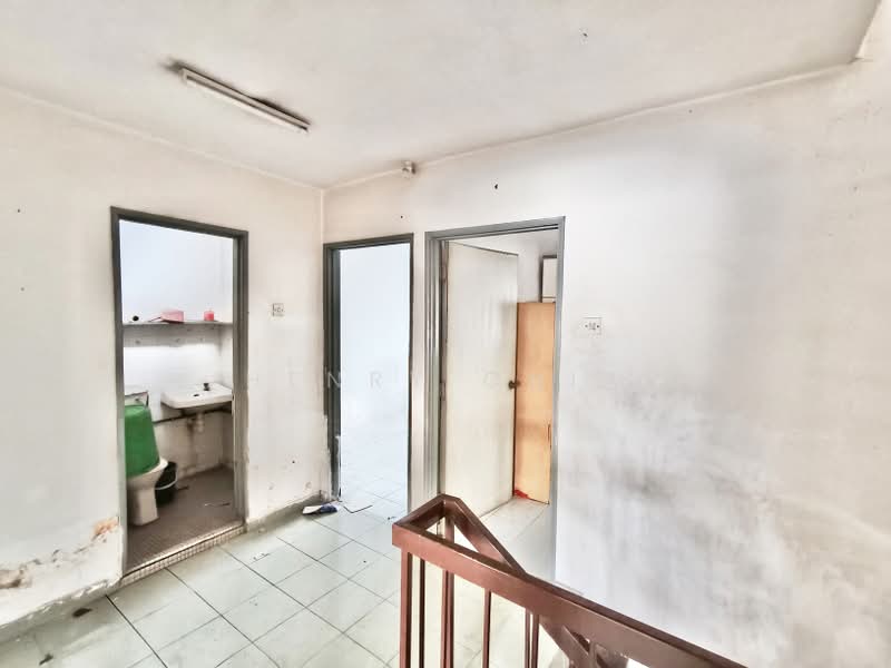 Rumah Teres 2 Tingkat untuk Dijual di Taman Connaught (Cheras) - Henry Chia - Bathroom - PropertyGuru.com.my