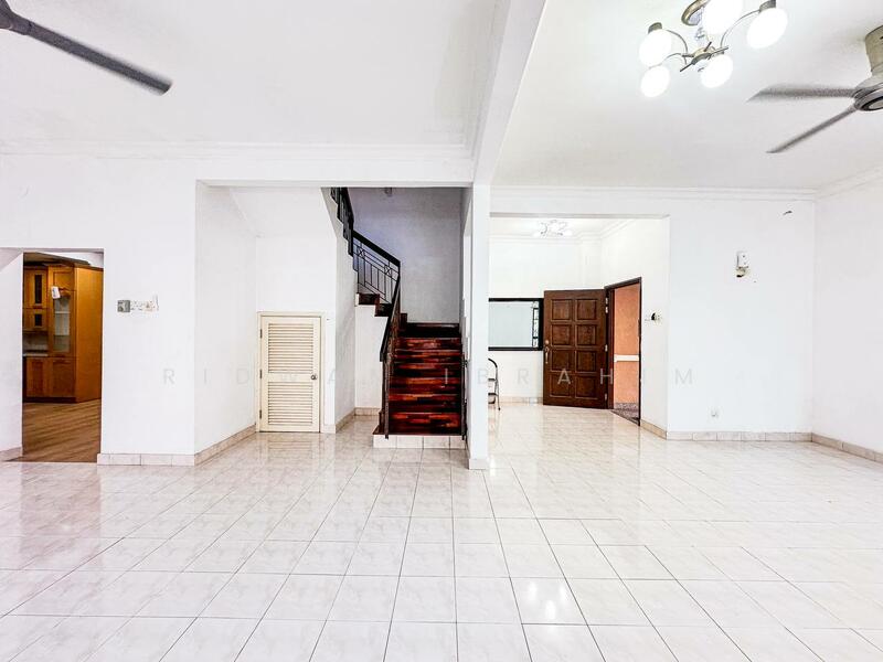 2.5 Storey Superlink Terrace Presint 16, Putrajaya untuk Untuk Dijual - RM 1,390,000, Mac 2026 - Living Room - PropertyGuru.com.my