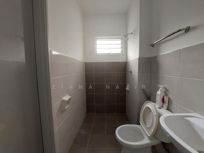 2-storey Terraced House for Sale in Puncak Alam (Selangor) - Ziana Najib - Bathroom - PropertyGuru.com.my