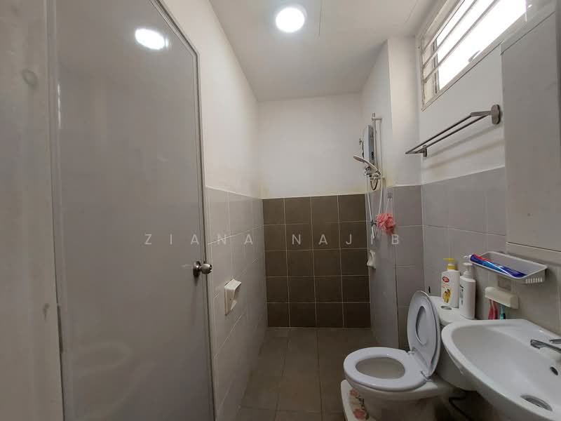 2-storey Terraced House for Sale in Puncak Alam (Selangor) - Ziana Najib - Bathroom - PropertyGuru.com.my