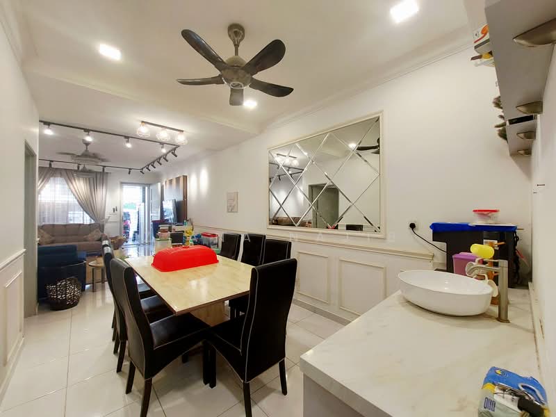 2-storey Terraced House for Sale in Puncak Alam (Selangor) - Ziana Najib - Living Room - PropertyGuru.com.my
