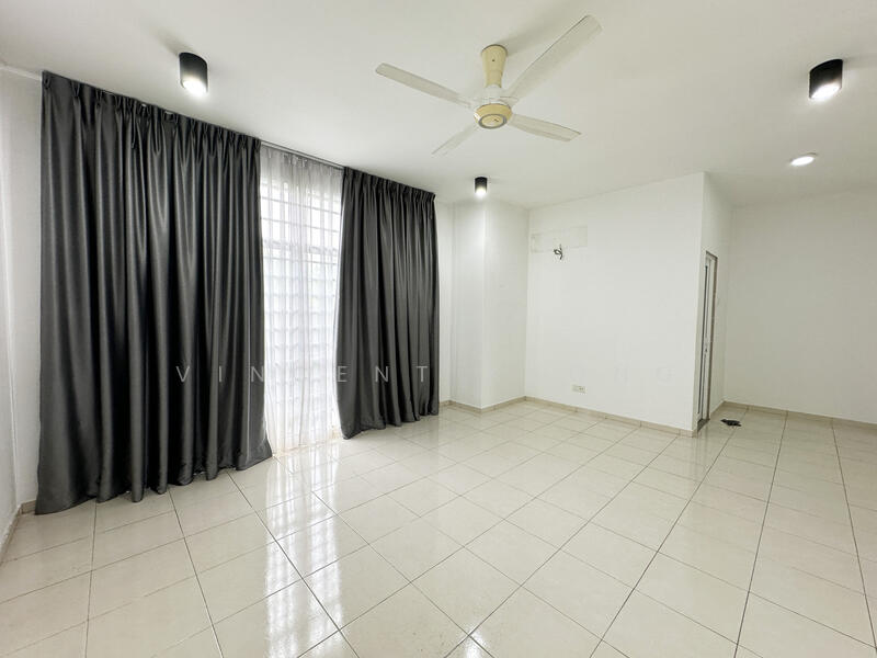 Townhouse for Sale in Bandar Bukit Puchong 2 (Puchong) - Vincent Khong - Living Room - PropertyGuru.com.my