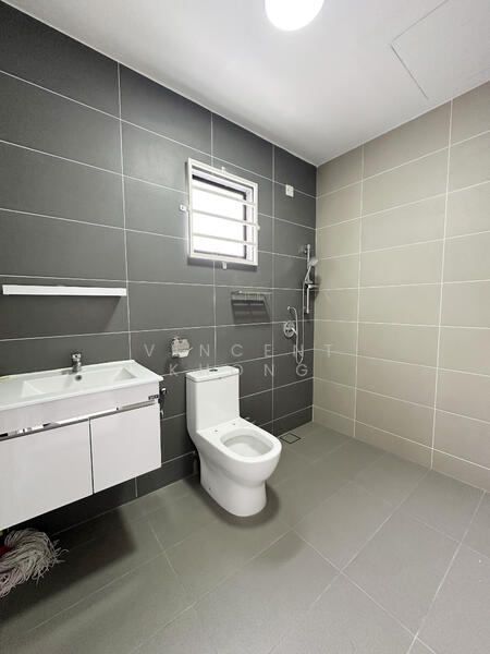 Townhouse for Sale in Bandar Bukit Puchong 2 (Puchong) - Vincent Khong - Bathroom - PropertyGuru.com.my
