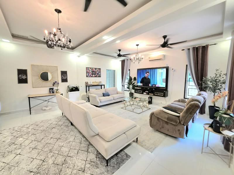 Rumah Berkembar untuk Dijual di Shah Alam (Selangor) - Yazila Sulaimi - Living Room - PropertyGuru.com.my