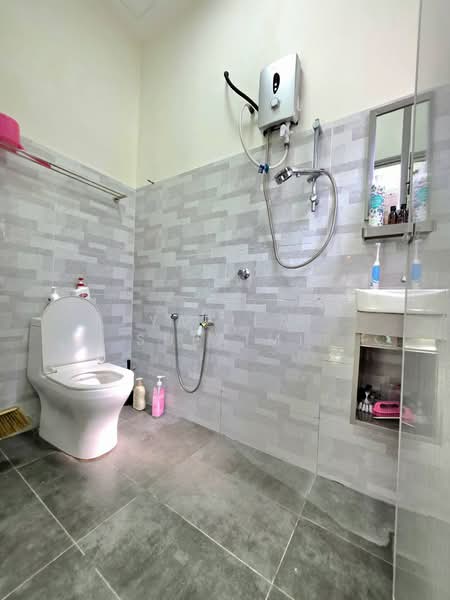 Rumah Berkembar untuk Dijual di Shah Alam (Selangor) - Yazila Sulaimi - Bathroom - PropertyGuru.com.my