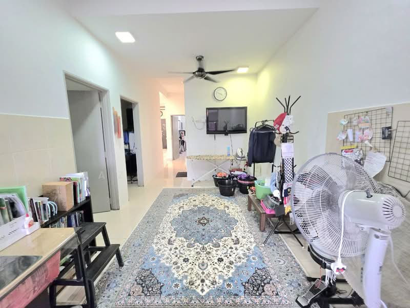 Rumah Berkembar untuk Dijual di Shah Alam (Selangor) - Yazila Sulaimi - Living Room - PropertyGuru.com.my