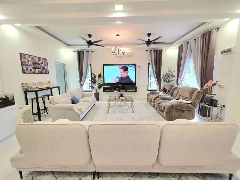 Rumah Berkembar untuk Dijual di Shah Alam (Selangor) - Yazila Sulaimi - Living Room - PropertyGuru.com.my