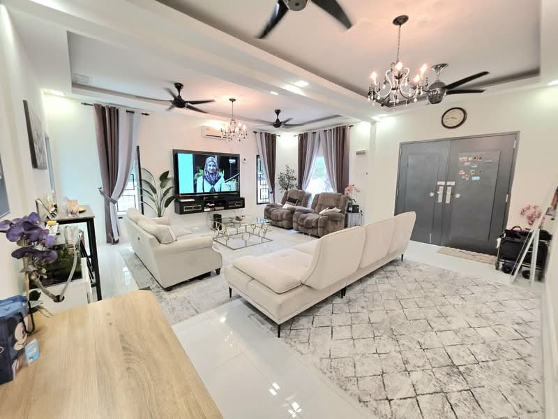 Rumah Berkembar untuk Dijual di Shah Alam (Selangor) - Yazila Sulaimi - Living Room - PropertyGuru.com.my
