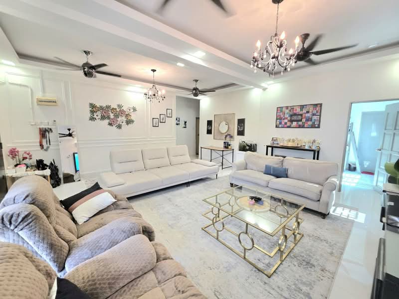Rumah Berkembar untuk Dijual di Shah Alam (Selangor) - Yazila Sulaimi - Living Room - PropertyGuru.com.my